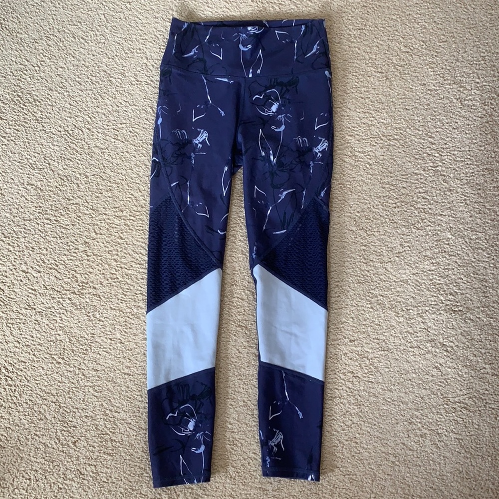 FABLETICS 💙 XS 💙 LEGGINGS 💙 ONLY $10!!!